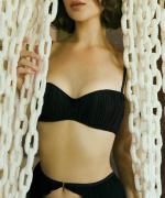 Melodie プリーツストラップレスブラジャー